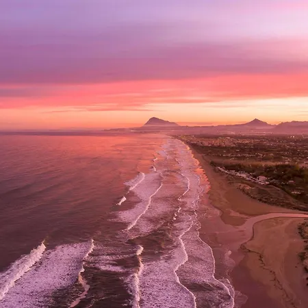 Luna By On Travel * Oliva